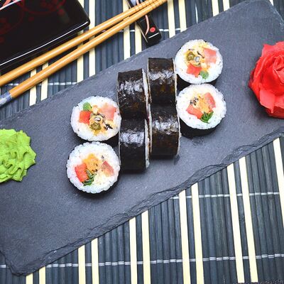 Холодный ролл Чили с мидиями в 4 Лосося по цене 369