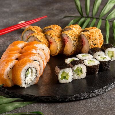 Набор микс роллов Рио в Суши-бар Тунец по цене 829