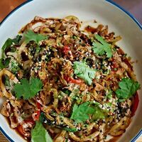 Лапша удон с овощами и свининой в Wine Сonnection