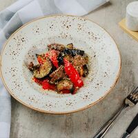 Тёплый салат по-кавказски в Kinza