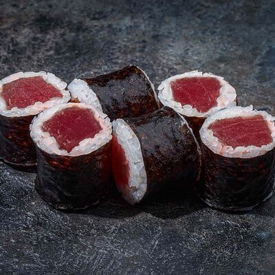 Маки ролл с тунцом в Вкусно Суши по цене 250