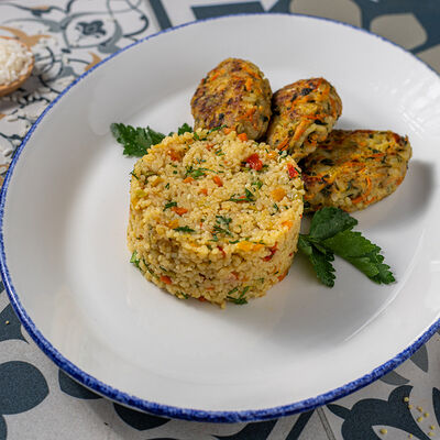 Домашние крокеты из куриного фарша с кус-кусом и овощами в Одесса-мама по цене 570