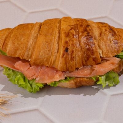 Круассан Филадельфия с семгой и сливочным сыром в Пекарня Буханка по цене 345 ₽