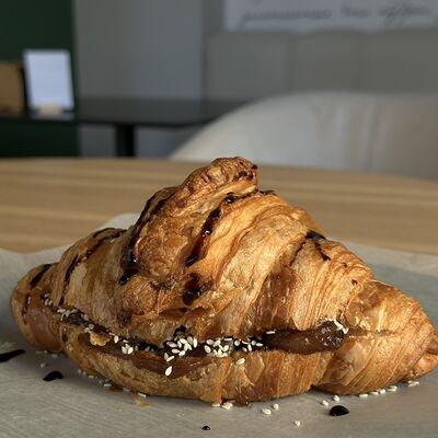 Круассан Люкс Кисло-сладкий в Круассан по цене 1000 ₽