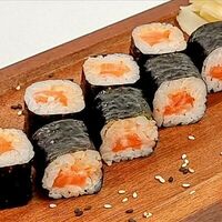 Мини-ролл с лососем спайси в SUSHIPIZZAWOK