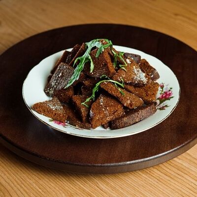 Целая тарелка гренок с сыром в Спички по цене 420 ₽