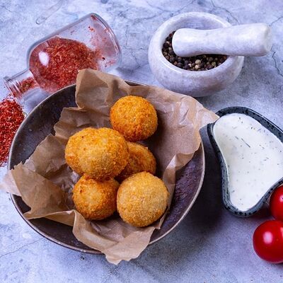 Сырные шарики 120 гр в Donna Maria PREMIUM по цене 450 ₽