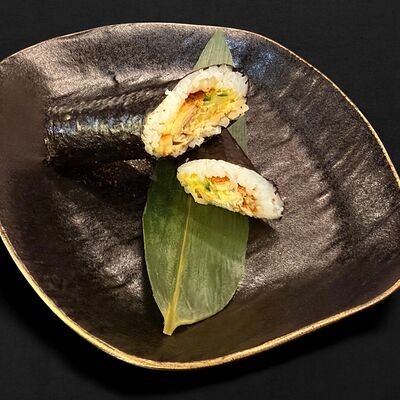 Закуска: Хэнд ролл с угрем в Singapore Premium по цене 330 ₽