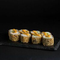 Ролл с лососем в Mesto Sushi & Grill
