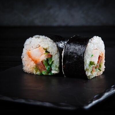 Хосомаки с копченой курицей в Crystal Sushi & Rolls по цене 2190 ₸