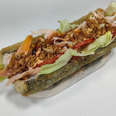 Ролл-дог с курицей в АмиРолл по цене 607 ₽