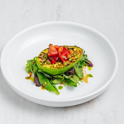 Авокадо на гриле с тартаром из томатов с соусом понзу в Море на Патриках по цене 750