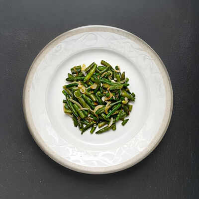 Фасоль стручковая, жаренная с луком в Urartu по цене 360 ₽