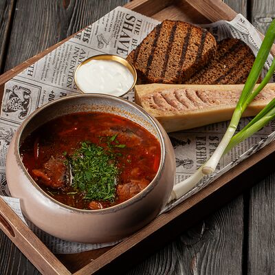 Кубанский борщ с копчёной грудинкойв Паб Мира по цене 590 ₽