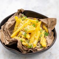 Картофель фри с пармезаном и трюфельным масломв Оптимист