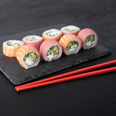 Радуга с тунцом и лососем в Sushiman по цене 759 ₽