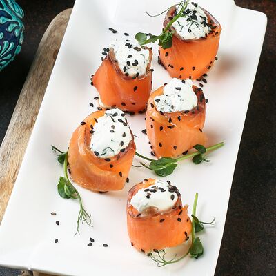 Рулетики из сёмги в Мархал по цене 675 ₽