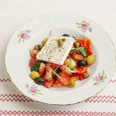 Греческий салат с фетой в Трактиръ Кадриль по цене 495 ₽