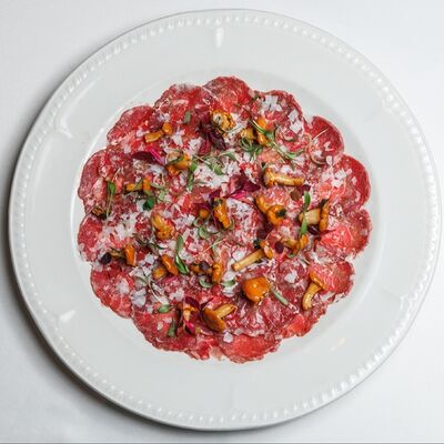 Карпаччо с лисичками в Romeo's restaurant по цене 1250 ₽