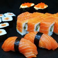 Сет с лососем в Shef Sushi