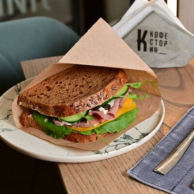Сэндвич с ростбифом в Кофестория по цене 480 ₽