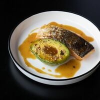 Лосось с соусом мисо юдзу в STG CAFE