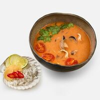 Том ям с морепродуктами в Сахар