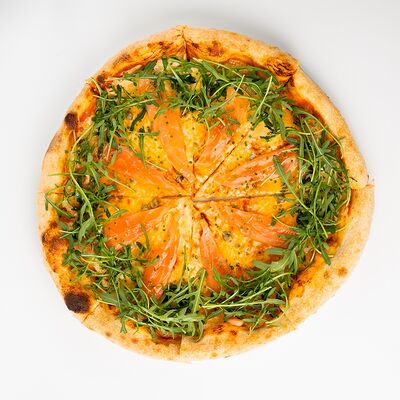 Пицца с лососем в KM20 по цене 2520 ₽