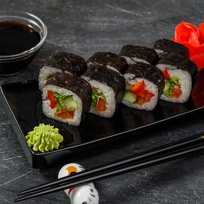 Ролл фирменный Овощной в Sushi Pizza Top по цене 399 ₽