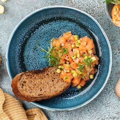 Тартар из лосося в Двор Помидор по цене 690