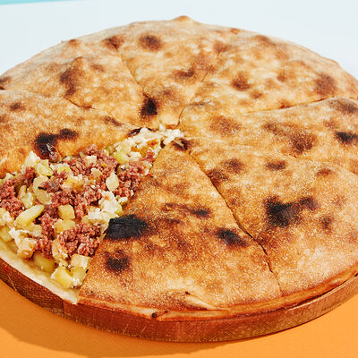 Домашняя пицца с фаршем 30 см в Ostrov по цене 929 ₽