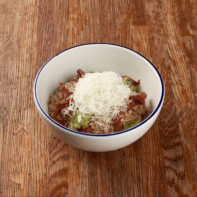 Греча с вялеными томатами и соусом песто в Дзамико по цене 470 ₽