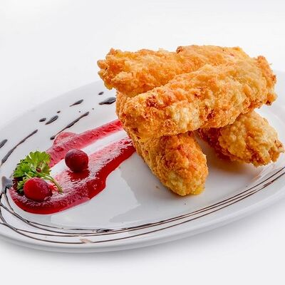 Жареный сулугуни с клюквенным соусом в Три перца по цене 580 ₽