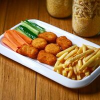 Куриные наггетсы с фри в BullkaBurger