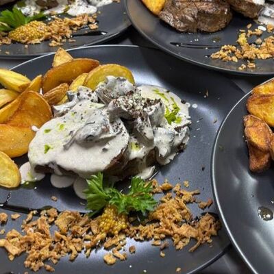 Медальоны из говяжьего языкав Чили Gurman Сlub по цене 860 ₽