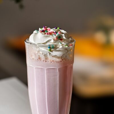 Молочный коктейль Единорожка в Семейное бистро Монти по цене 550 ₽