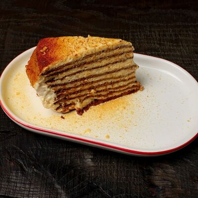 Медовик в Dacha restaurant по цене 610 ₽