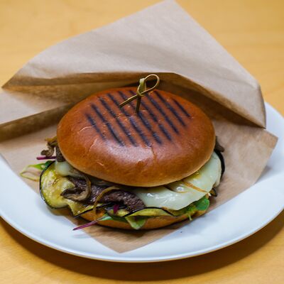 Бургер грибной в Больше восьми по цене 680 ₽