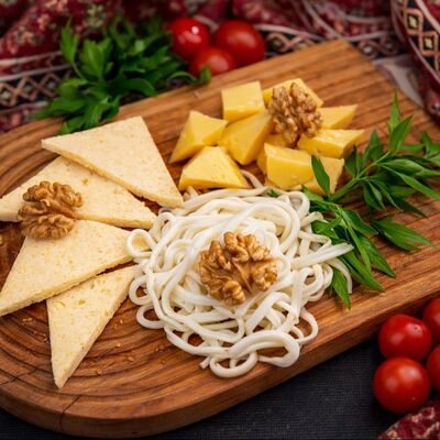 Ассорти кавказских сыров в 17 шампуров по цене 775 ₽