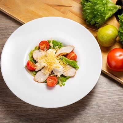 Салат с копчёной курицей в Баррель по цене 660 ₽