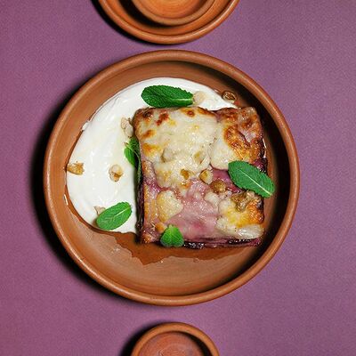 Вишнёвая ачма в Хачапури и вино по цене 275 ₽