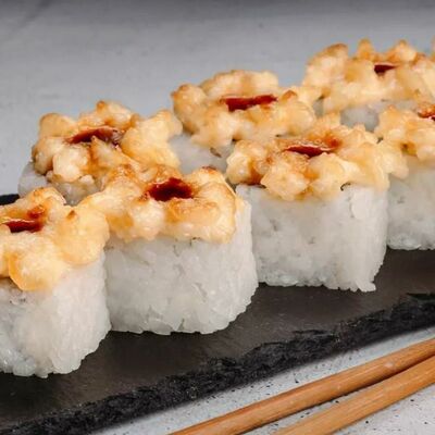 Нежный с курицей в Суши Мастер по цене 239 ₽