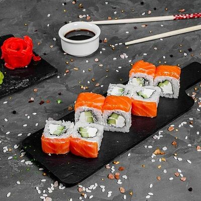 Филамания копченый лосось в Суши Пати по цене 520 ₽