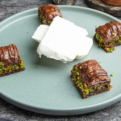 Пахлава шоколадная в Marmaris Steak House по цене 600 ₽