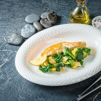 Стейк из лосося с икорным соусом в Nella Foresta