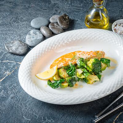 Стейк из лосося с икорным соусом в Nella Foresta по цене 2400 ₽