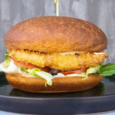 Бургер Цезарь в Kamakura по цене 665 ₽