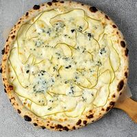 Груша и горгонзола в Искра Бистро