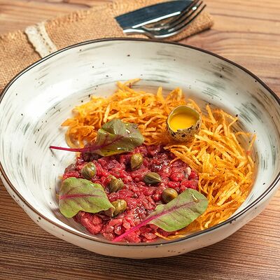 Тартар из говядины в Караоке Соло по цене 650 ₽