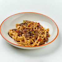 Лапша удон с говядиной в соево-устричном соусе в 7:35 Заря & KitaEast